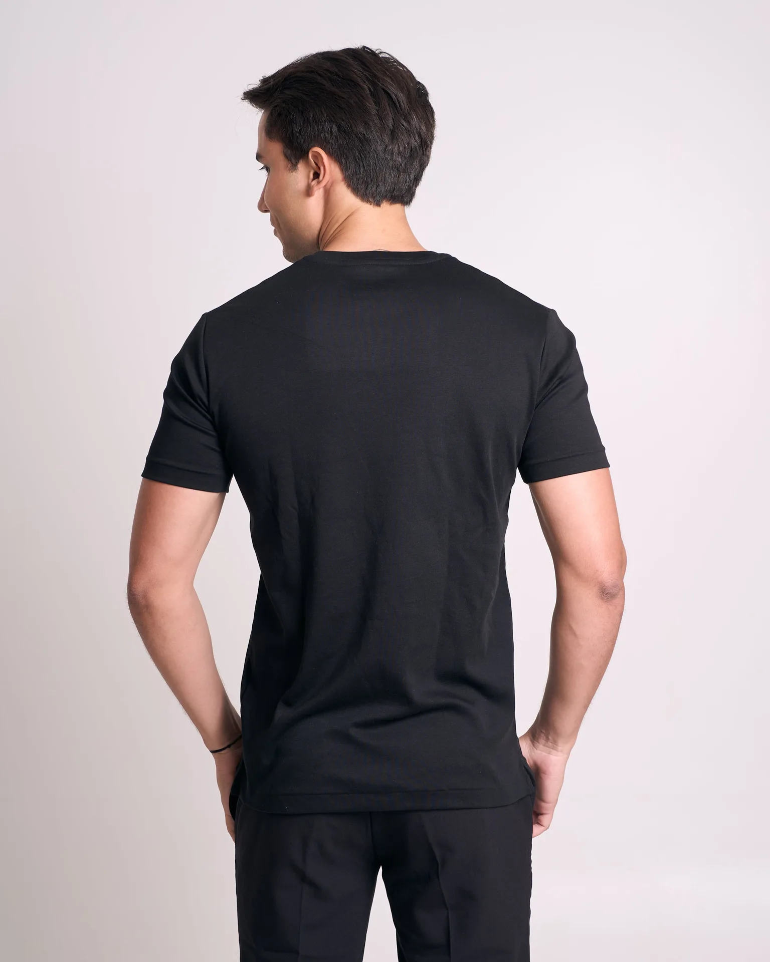7362346811477-CAMISETA_PIMA_-_GOLA_V_-_PRETO_PX8U0gb